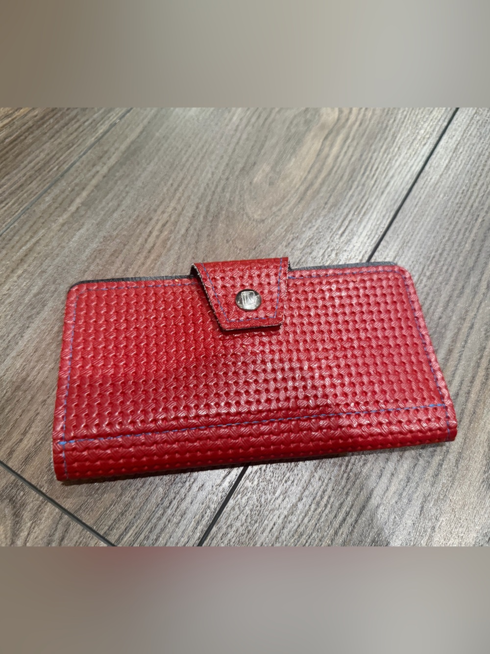Couch: The Lady Wallet in Red